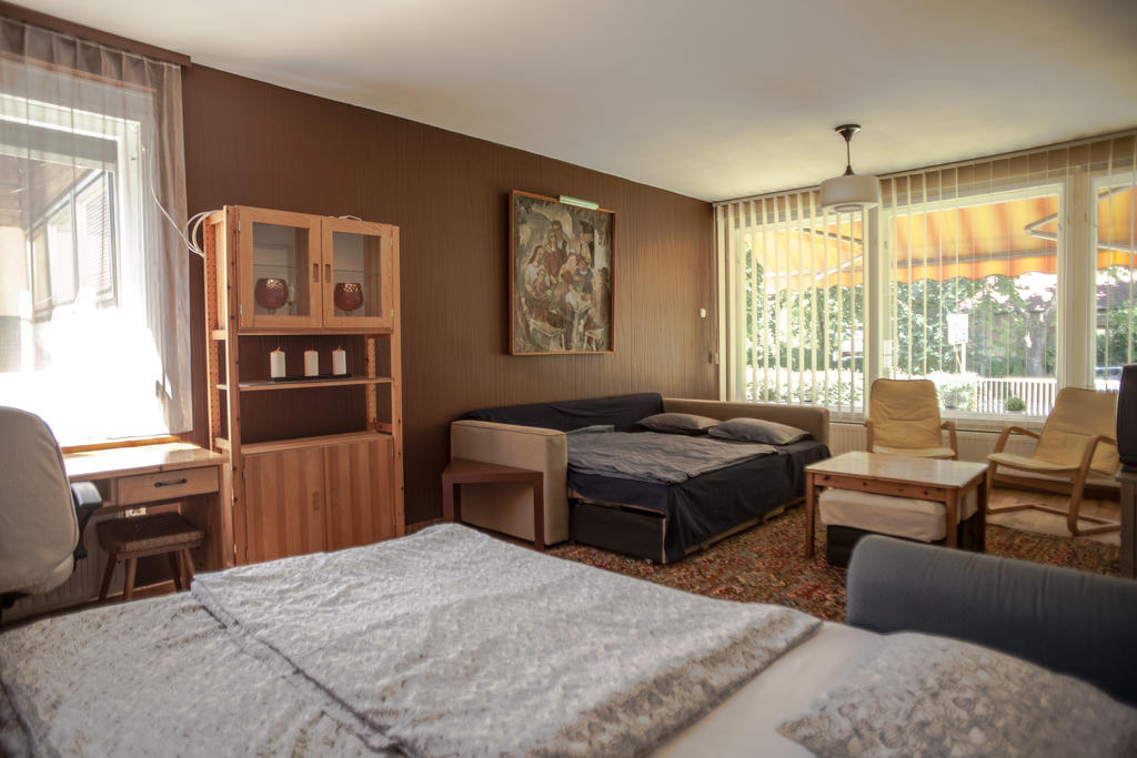 Villa Maria Vendeghaz Сиофок Стая снимка